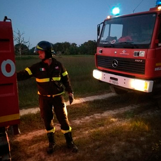 Fiamme nella notte all'ex villaggio Tav, evacuate 11 persone