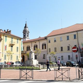 Arona pubblica 'La storia del Tredicino' e conia la moneta di cioccolato celebrativa
