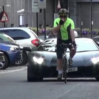 Auto-biciclette: odio e amore. Per il 68% dei cittadini gli indisciplinati sono i ciclisti