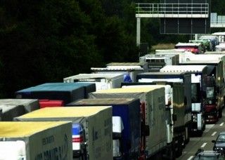 Manovra pericolosa per i mezzi pesanti: rischio stop per i tir piemontesi &quot;se il Governo non ci ascolta&quot;