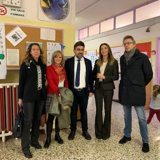 Da sinistra l’assessore comunale Valentina Graziosi, la dirigente della scuola Laura Panziera, il consigliere regionale Federico Perugini, l’assessore Elena Chiorino, l’assessore comunale Mario Paganini