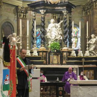 Don Gilio, il saluto del Sindaco di Trecate allo storico arciprete