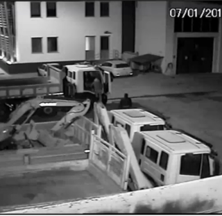 Cronaca del Nord - Ovest Furto e ricettazione di escavatori e autocarri: quattro persone finiscono in manette. E' caccia ad altri 2 complici [VIDEO]
