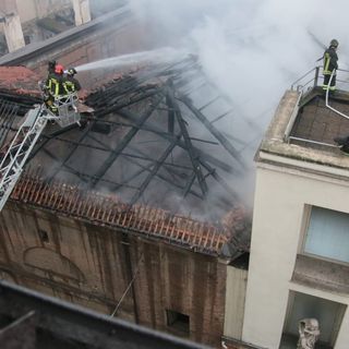 Notizie dal Piemonte. A fuoco la Cavallerizza, Appendino sul posto: “Incendio domato, grazie ai vigili del fuoco” [VIDEO]