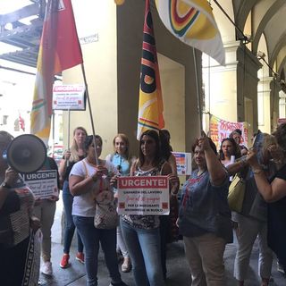 Caos scuola, esplode la protesta degli insegnanti precari: “Rischiamo di iniziare l’anno e non finirlo” [FOTO e VIDEO]