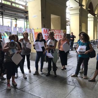 Notizie dal Piemonte. Caos scuole, presidio delle maestre piemontesi: “Sia garantita la continuità didattica per il bene nostro e dei bambini” (FOTO e VIDEO)