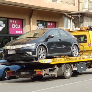 Notizie dal Piemonte. Tragico incidente a Valle Mosso: ciclista cade sulla strada e viene travolto da un'auto