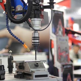 L'industria manifatturiera tiene, malgrado inflazione e difficoltà nel reperire la manodopera
