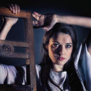Riflessi d'anima al teatro degli scalpellini: la donna allo specchio