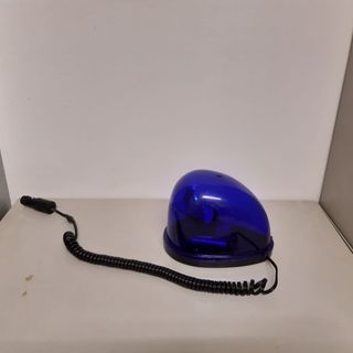 Aveva un lampeggiante blu in macchina, denunciato un novarese