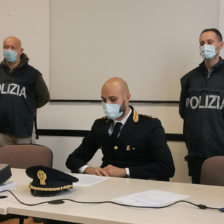 Stroncato il giro della &quot;coca&quot; in città: 12 misure cautelari, 25 indagati e 100 consumatori. Al centro un bar cittadino - TUTTI I VIDEO