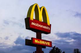 McDonald’s cerca 15 persone per rafforzare i team dei ristoranti di Novara e Trecate