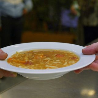 A Trecate ripresa la distribuzione di pasti “caldi” alle persone in difficoltà alimentare