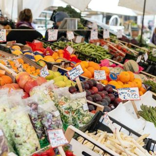 A Brovello-Carpugnino il primo passo verso il mercato settimanale: da mercoledì mattina un banco di frutta e verdura in piazza