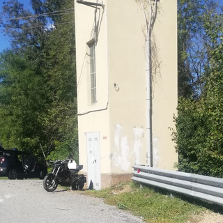 Schianto in moto contro un muro a Sostegno, 59enne in prognosi riservata