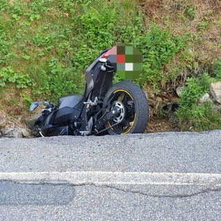 Perde il controllo della moto, 23 novarese trasportato in ospedale in codice giallo