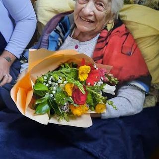 ‍L’omaggio dell’amministrazione alla mamma e nonna trecatese Francesca Caviggioli