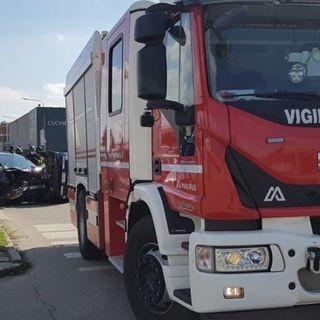 Scontro tra due auto in via Biandrate a Novara