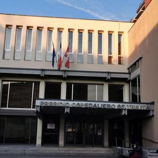 Gli studenti dei licei di Borgomanero in visita all’Ospedale SS. Trinità: un’esperienza tra scienza, etica e cittadinanza