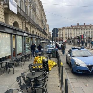 Dal Nord Ovest. Dramma in piazza Castello, uomo precipita sui tavolini di un dehors e muore Condividi Facebook Twitter Print WhatsApp