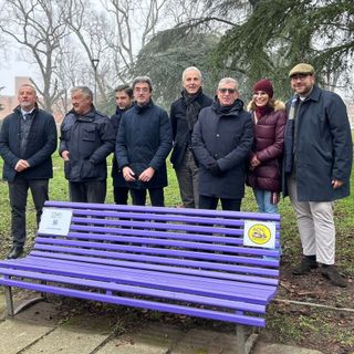 Inaugurata a Novara la panchina viola in occasione della Giornata Internazionale contro l’Epilessia
