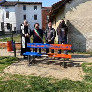 Posate le nuove panchine a Cameri