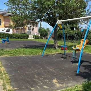 Torrion Quartara, il Movimento 5 Stelle denuncia lo stato di degrado del parco giochi di via Vivaldi FOTO