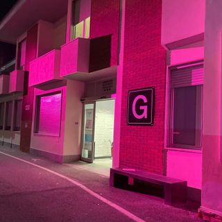 Il padiglione pediatrico dell'Ospedale di Borgomanero fino al 20 novembre sarà illuminato di viola