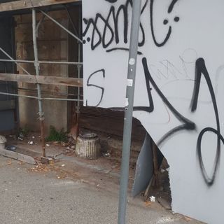 Ponteggio alla 'quinta antonelliana' in stato di degrado, interrogazione dei 5 Stelle FOTO