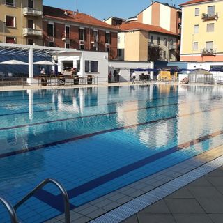 A giugno riapre la piscina di via Solferino