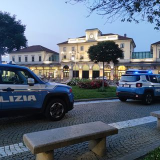 Aggressione alla stazione di Novara: studente ferito e sindaco chiede azioni immediate