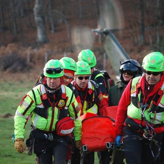 Dolore alla caviglia mentre cammina verso il Rifugio Coda, Soccorso Alpino in aiuto di un’anziana
