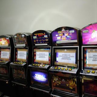 Giochi in Piemonte, emendamento della maggioranza prevede che non esista più distanziamento per esercizi che ospitavano slot