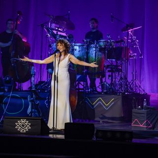 Fiorella Mannoia porta il suo tour sinfonico a Novara