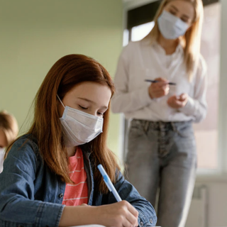 “La mascherina a scuola si sarebbe potuta togliere prima, investendo su ventilazione meccanica”