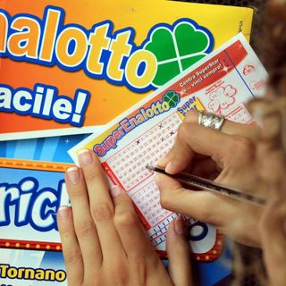 Galliate baciata dalla fortuna: azzeccato un “5” al Superenalotto