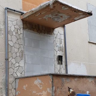 Sgomberati abusivi in una palazzina Atc novarese