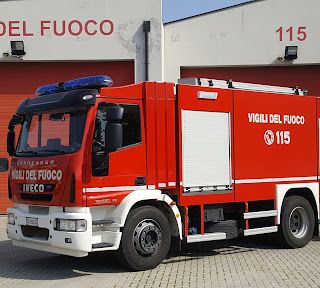 Dormelletto, incendio all’alba nel capannone del Mercatino Chinaglia