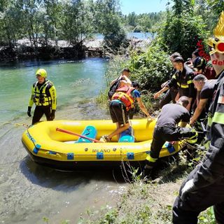 Quattro ventenni restano bloccati su un isolotto nel fiume Ticino: salvati dai vigili del fuoco