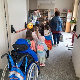 I bambini della scuola dell’infanzia “Collodi” in visita alla Biblioteca civica di Trecate