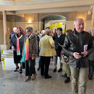 Trecate: successo della visita teatralizzata alla mostra di pittura “Donne raccontate&quot;