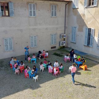 I bambini della “Collodi” in visita alla Biblioteca civica a Trecate