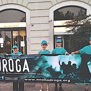 Gazebo per un “Mondo Libero dalla Droga” ad Arona