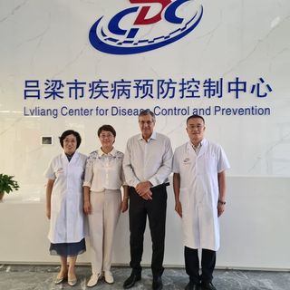 L'assessore Icardi in visita in Cina all'ospedale di lvliang