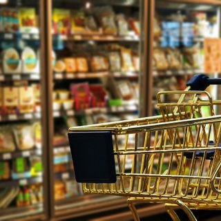Il caro bollette finisce nel carrello della spesa: aumenti di 650 euro nel 2022