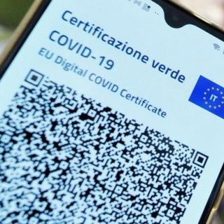 Green pass obbligatorio dal 15 ottobre per lavoratori pubblici e privati
