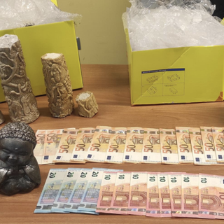 La Finanza di Varese arresta un narcotrafficante in fuga e un insospettabile orafo. Spedizioni anche dagli uffici postali di Novara VIDEO