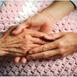 Giornata Alzheimer, definito il piano triennale che mette in rete le aziende sanitarie per l’assistenza alla demenza