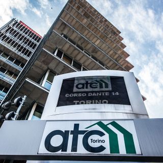 M5S: "Emergenza alloggi ed occupazioni abusive, ma Cirio aumenta gli stipendi ai vertici Atc"