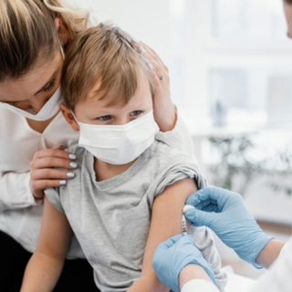 Richiami vaccinali Covid: al via oggi le pre-adesioni per la fascia 5-11 anni